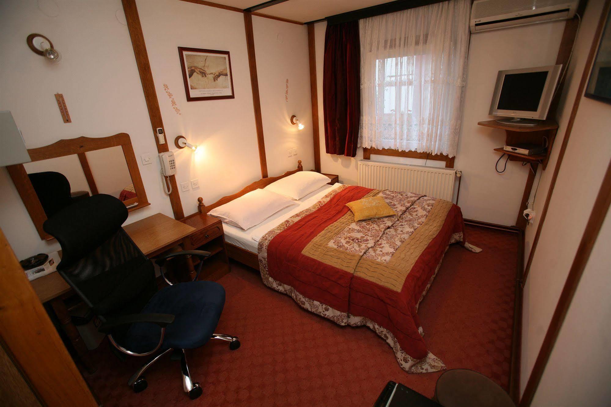 Hotel Garten Slavonski Brod Exterior photo